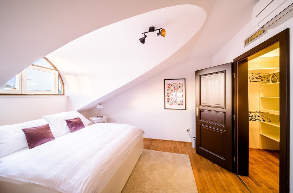Rooftop Triplex Apartment In Centre Hradec Kralove Luaran gambar